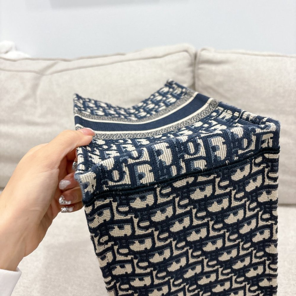90% NEW BOOKTOTE, DIOR MEDIUM SIZE PICTURE UPDATED - Picture 8 of 10